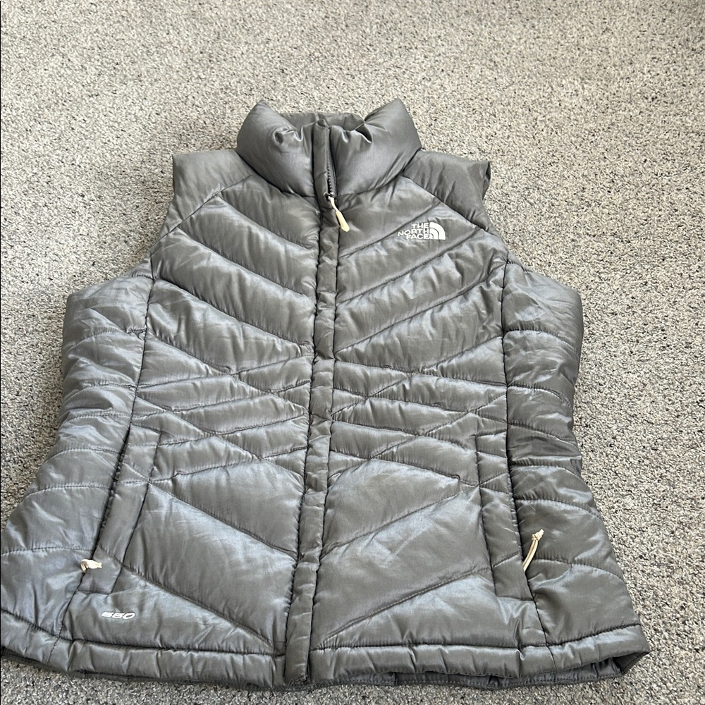 The North Face Women's Silver/gray  Quilted Vest
